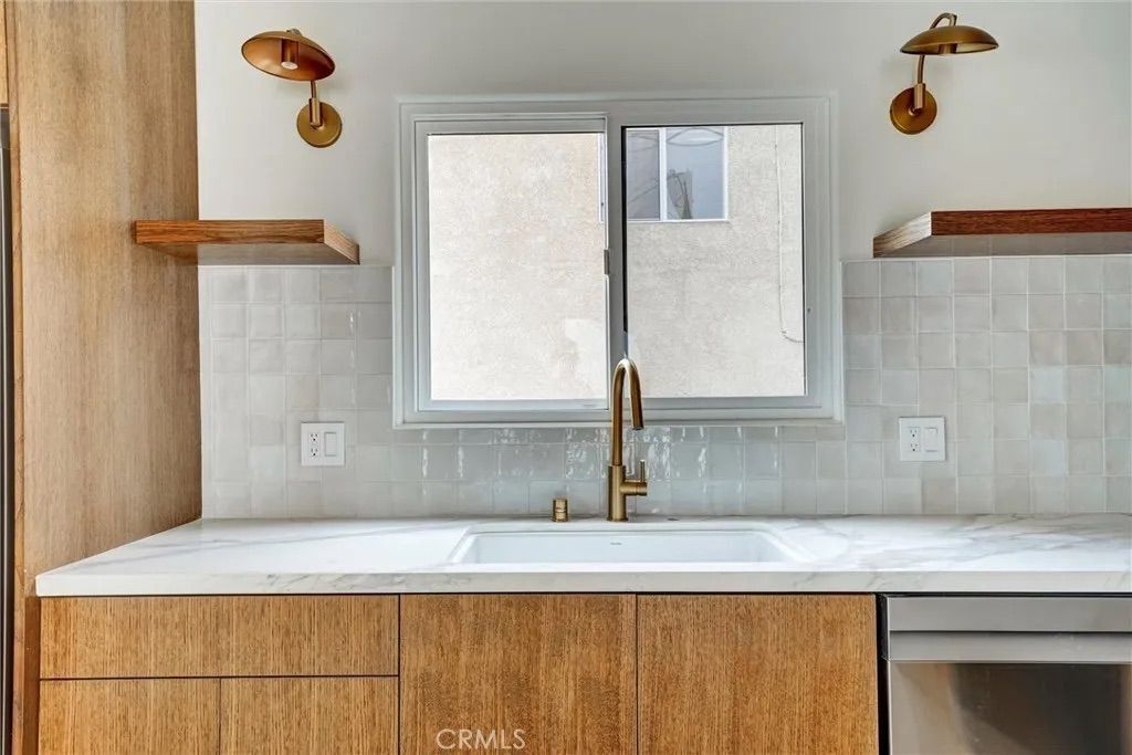 Building Photo - 1569 Wesley Ave