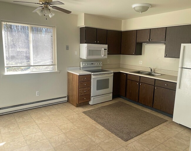 kitchen - 9041 Cedar Lake Rd