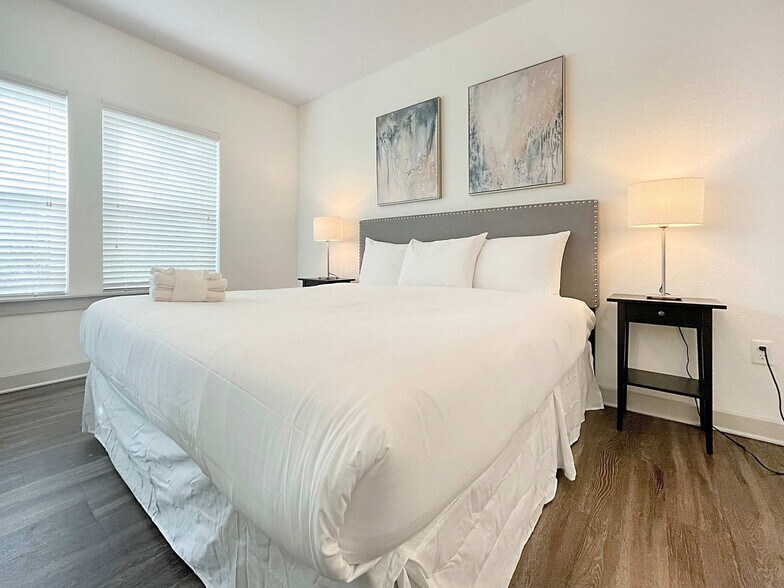 Building Photo - 2615 N Grady Ave