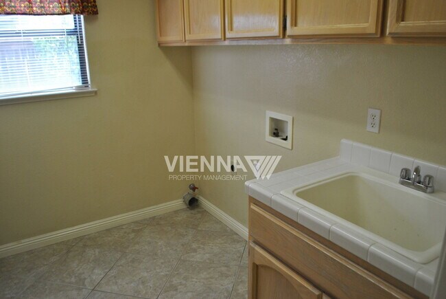 Building Photo - 5325 Thunder Ridge Cir