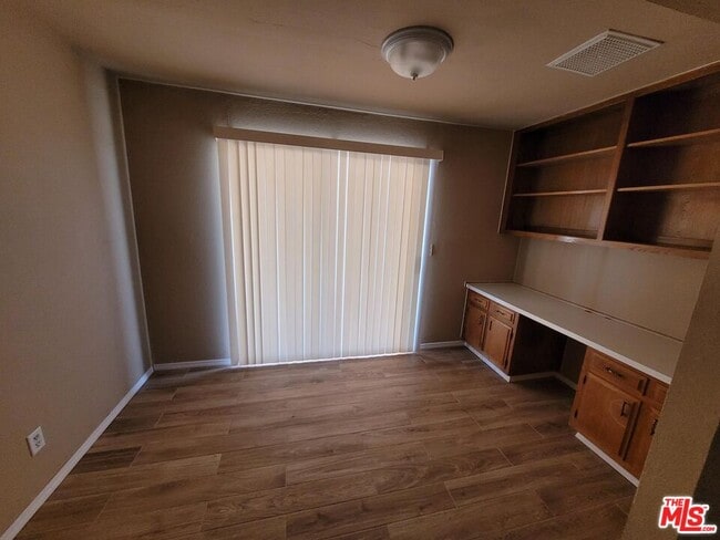 Building Photo - 9825 Sally Ave