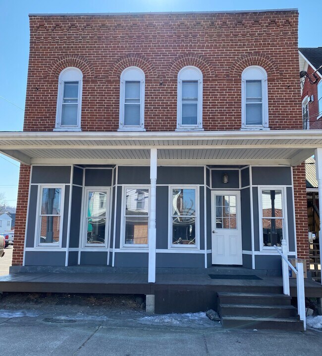 Primary Photo - 422 W 3rd St