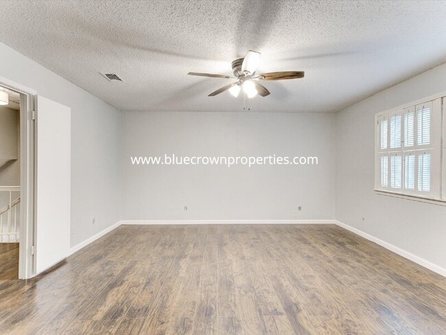 Building Photo - 462 Westview Terrace