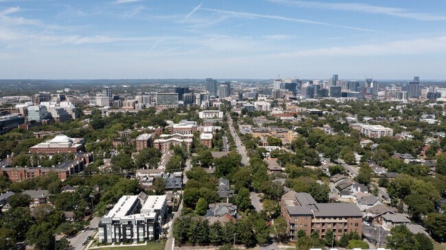 Building Photo - 1706 18th Ave S