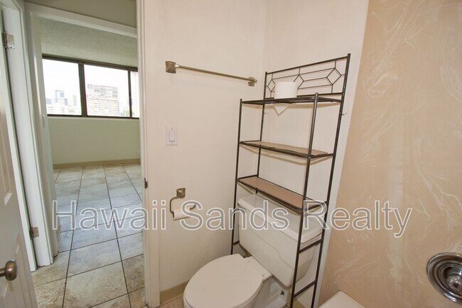 Building Photo - 1040 Kinau St