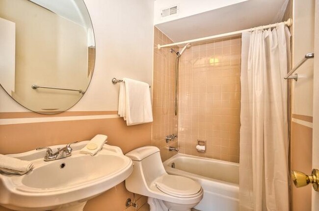Building Photo - 5200 Carriage Way Dr