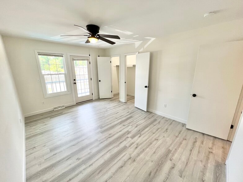 Building Photo - 276 Fleming Rd