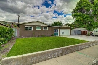 Building Photo - 384 Mccovey Ln