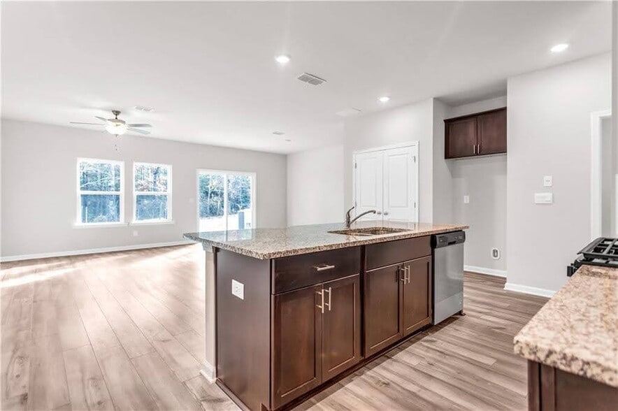 Building Photo - 1575 Villageside Ct