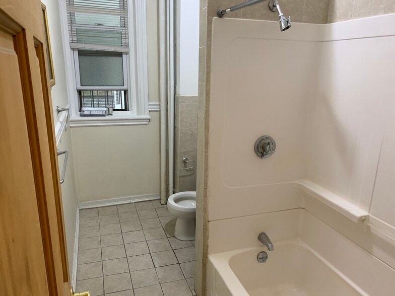 Building Photo - 360 Riverway