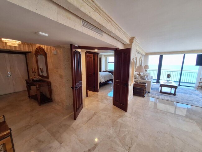 Building Photo - 3400 N Ocean Dr