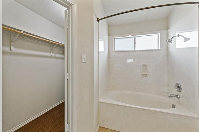 Building Photo - 4807 Golden Gate Dr