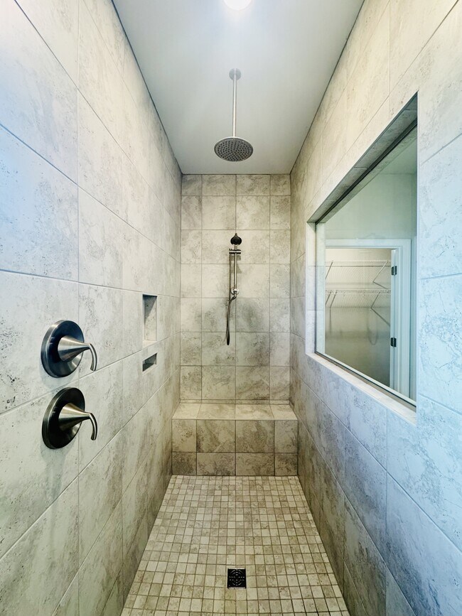 Building Photo - 2422 Capri Ct