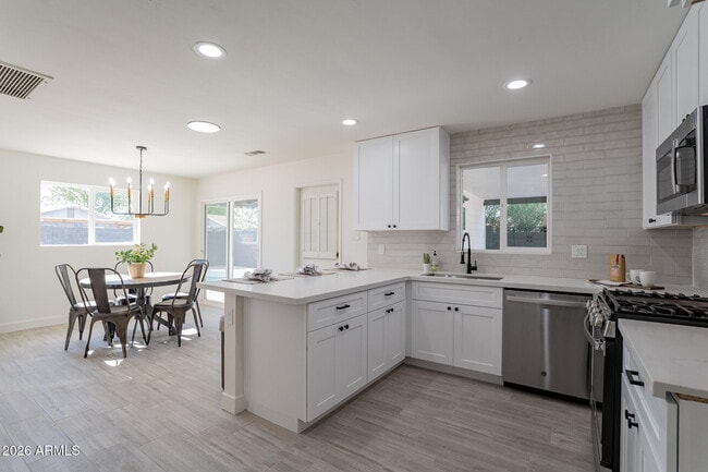 Building Photo - 1800 S Shafer Dr