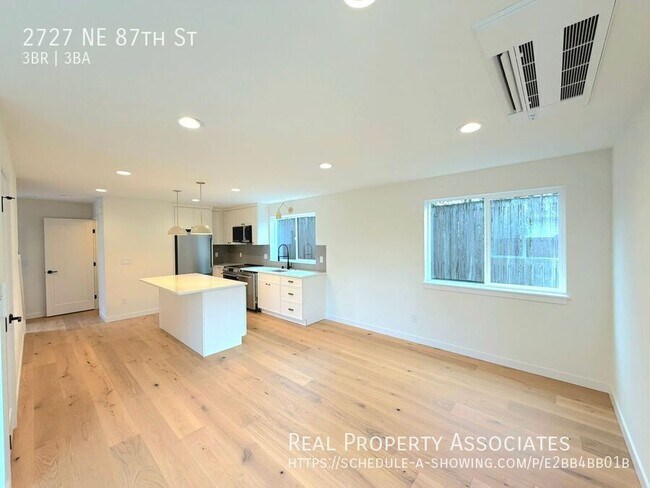 Building Photo - 2727 NE 87th St