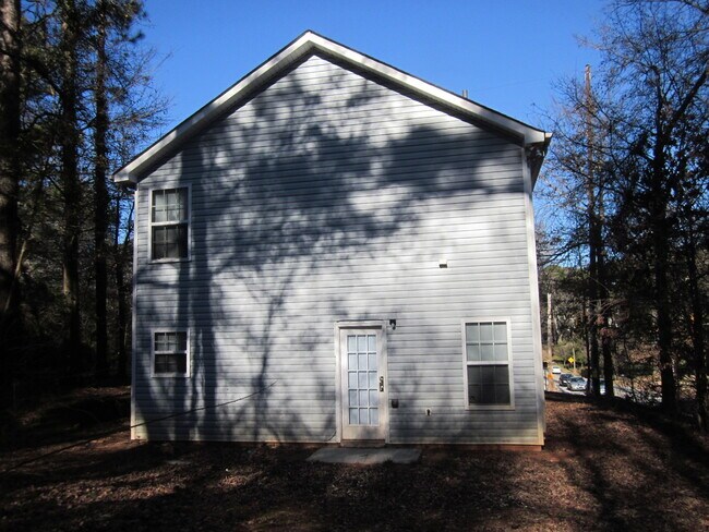 Building Photo - ALMOST NEW 4BEDROOM/3BATH HOME ON CORNER LOT!!!