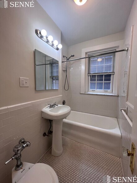 Building Photo - 354 Harvard St