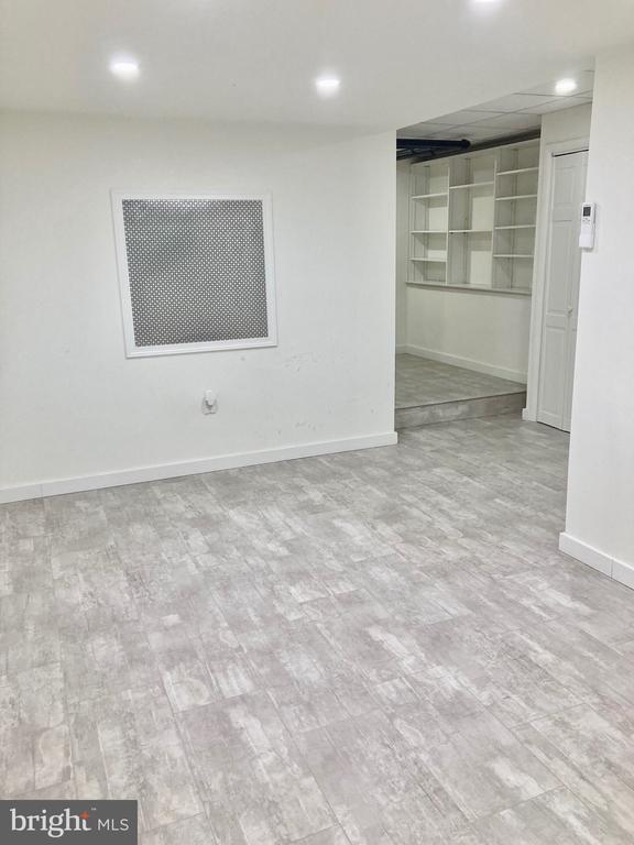 Building Photo - 7807 Spring Ave