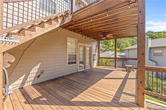 Building Photo - 621 Rockcliff Rd