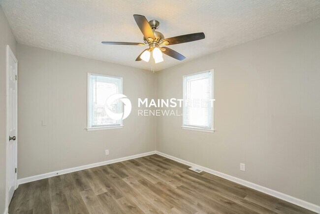 Building Photo - 3 Bedroom Pet-Friendly Home in Indianapolis, IN with Main Street Renewal