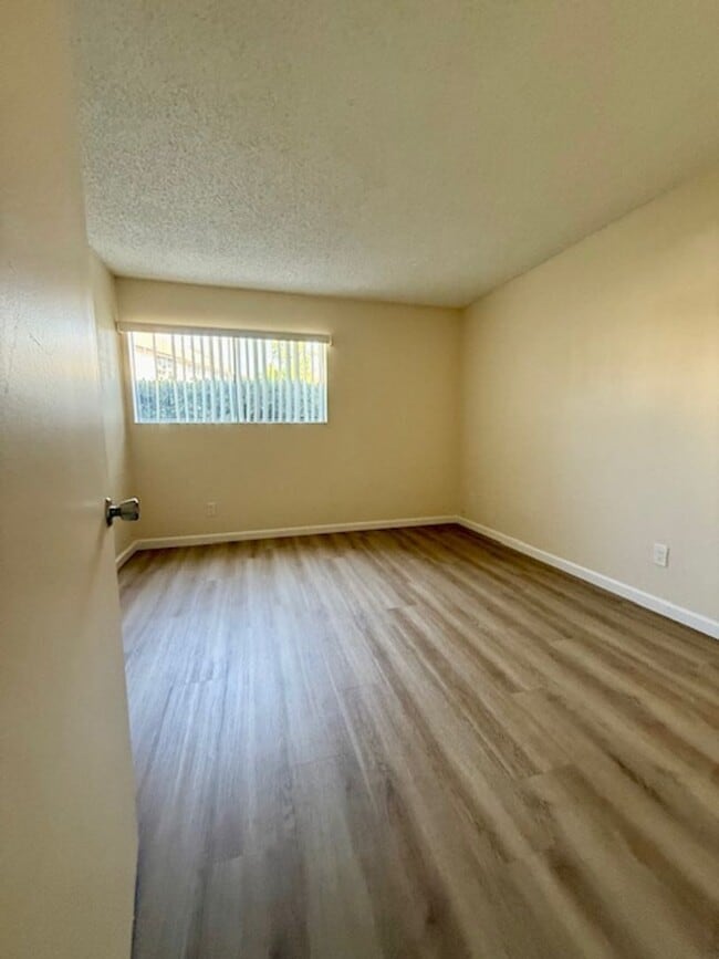 Building Photo - Lovely Mission Valley condo