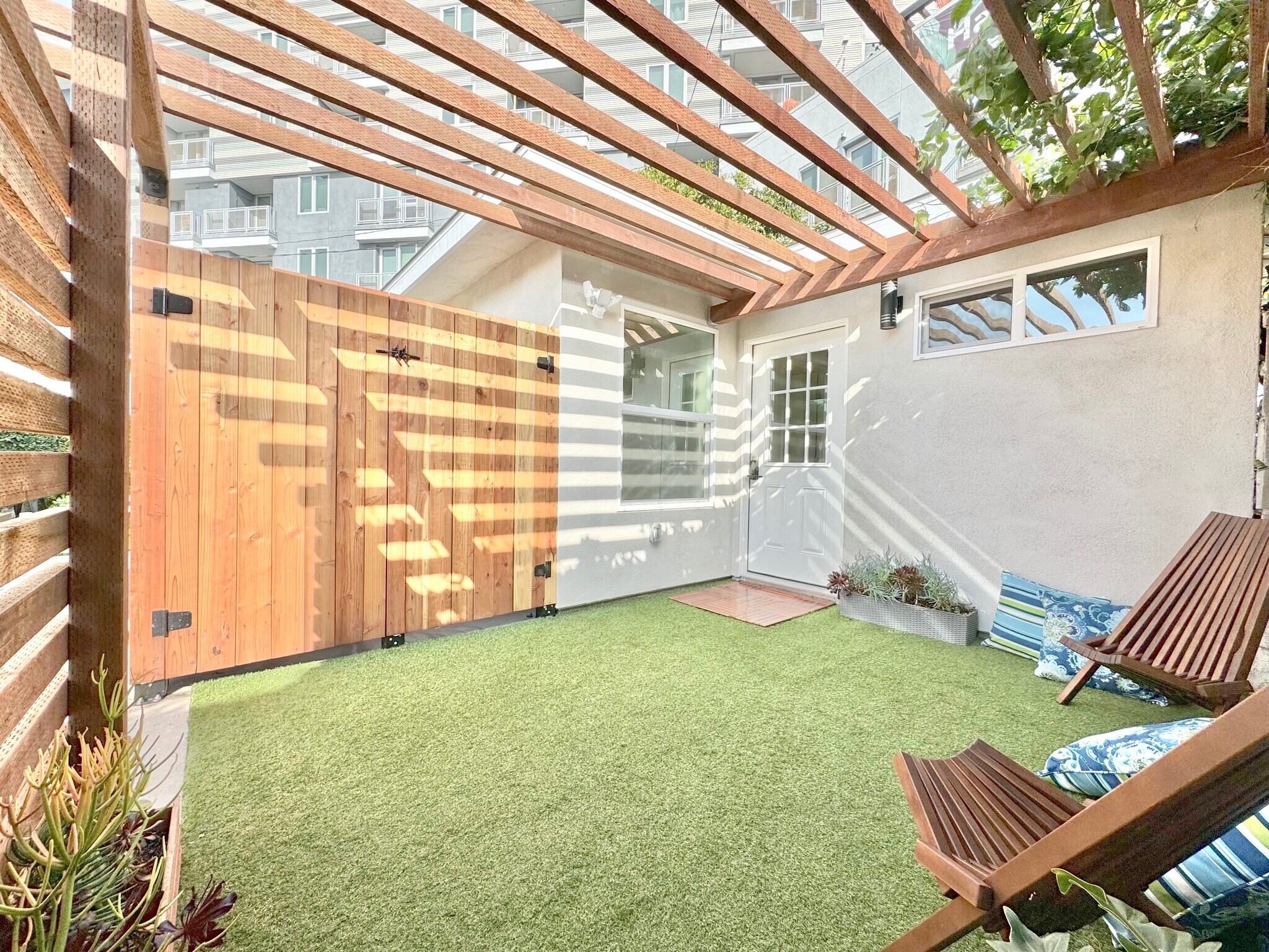 Building Photo - 4244 Inglewood Blvd