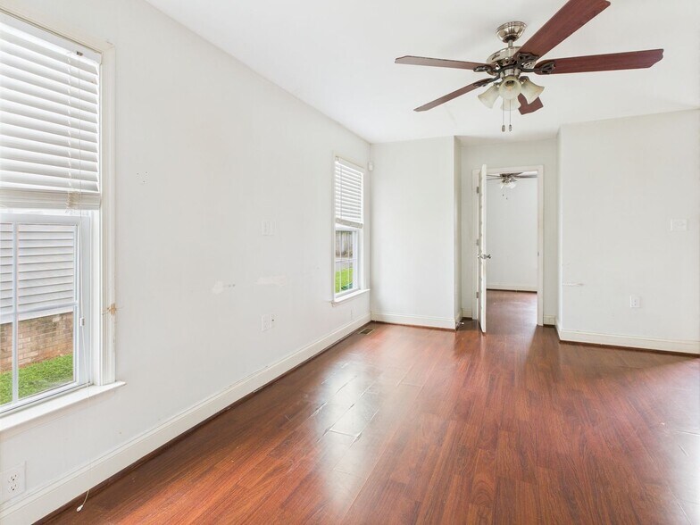 Building Photo - 1712 Kemper St