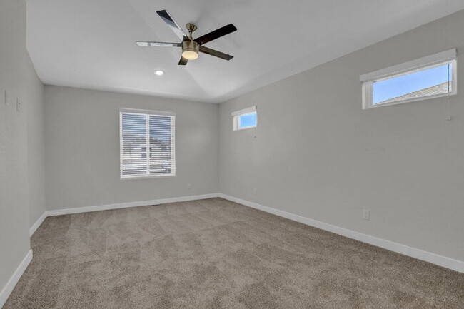 Building Photo - Modern 3-Bedroom Townhome – Conveniently L...