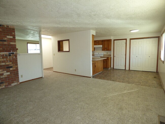 Building Photo - Rent Special: 1/2 Off September's Rent!! 3 Bed Home in South Salem