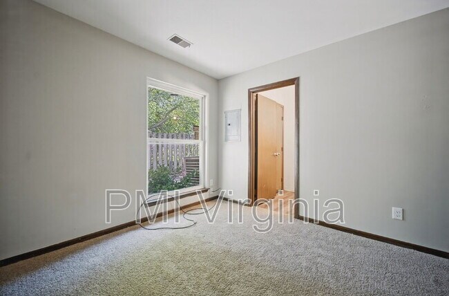 Building Photo - 1474 E Tanners Creek Dr