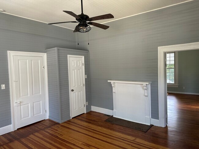 Front Bedroom - 1909 Summerville Rd