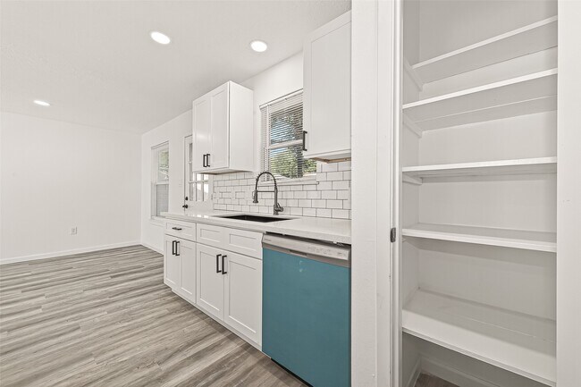 Building Photo - 11434 Loyola Dr