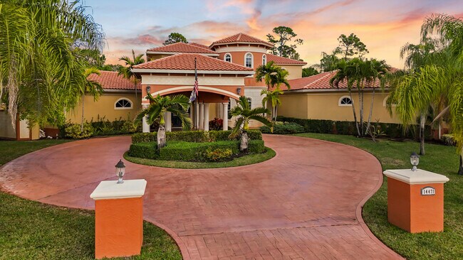 Building Photo - 14471 Paddock Dr