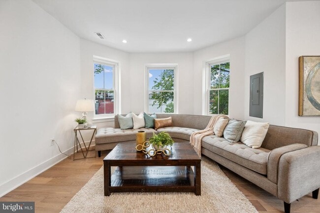 Primary Photo - 1614 Kilbourne Pl NW