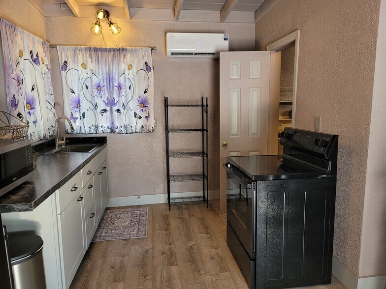 Building Photo - 5321 NE 29th St