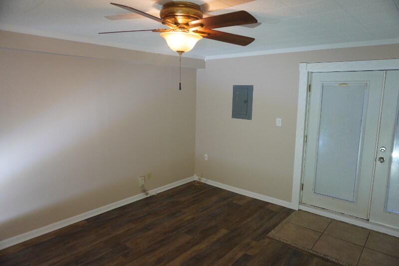 Building Photo - 7956 Eastdale Rd