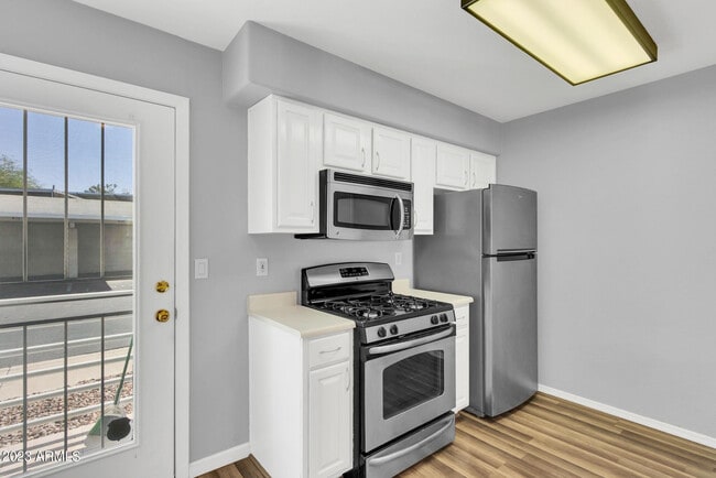 Building Photo - 1505 N Center St