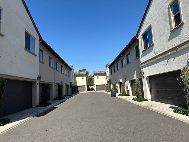Building Photo - Room for Rent in Stanton-Prime Location