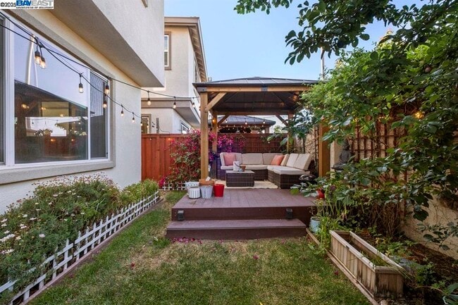 Building Photo - 2525 Modena Dr