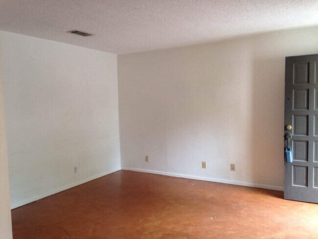 Building Photo - 500 E Riverside Dr