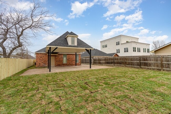 Building Photo - 2422 Vagas St