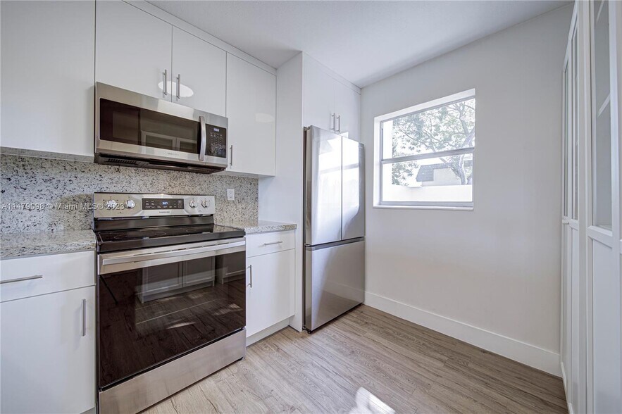 Building Photo - 8329 SW 137th Ave