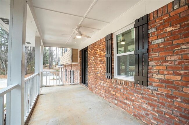 Building Photo - 1106 Oak Rd SW