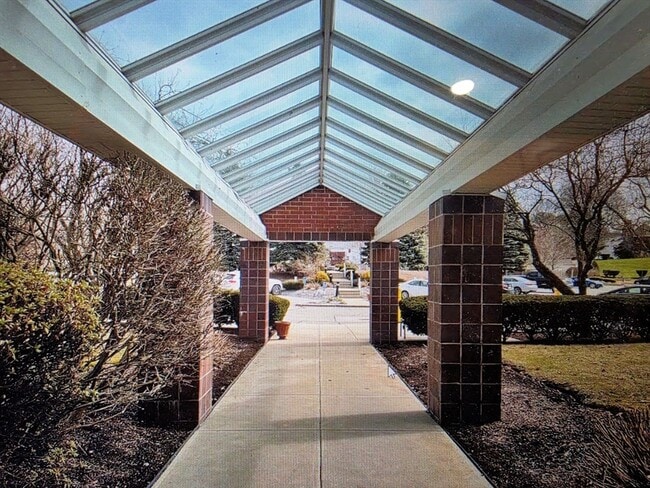 Building Photo - 380 Place Ln