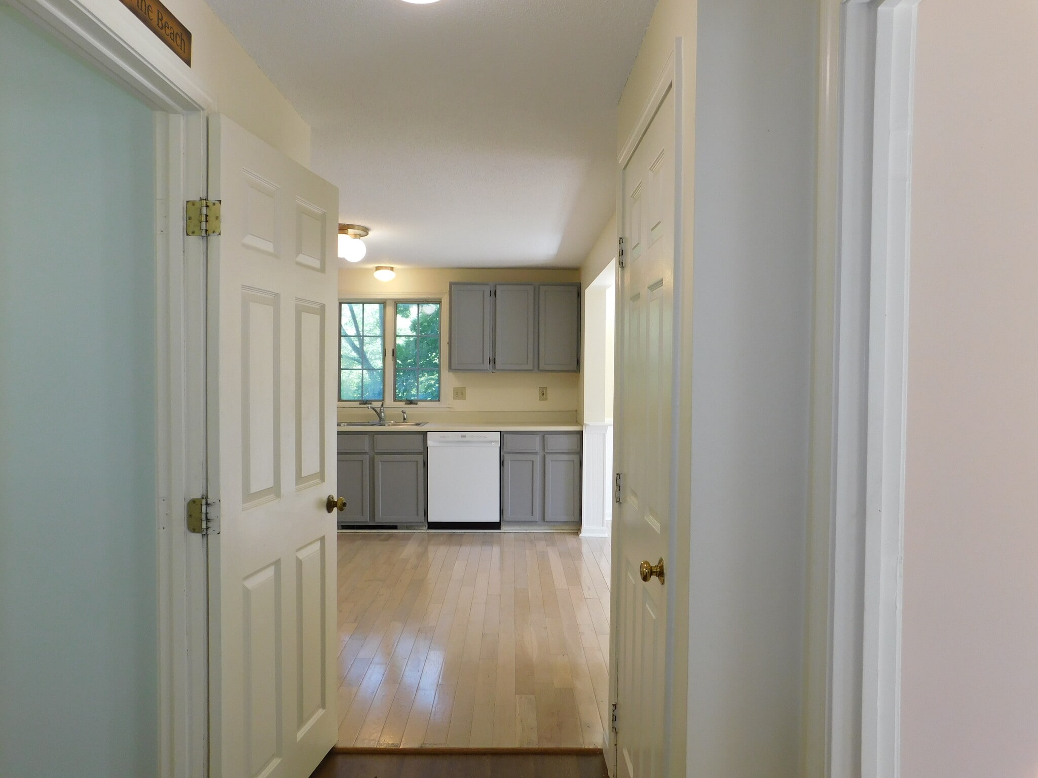 Building Photo - 4 Willow Creek Ln