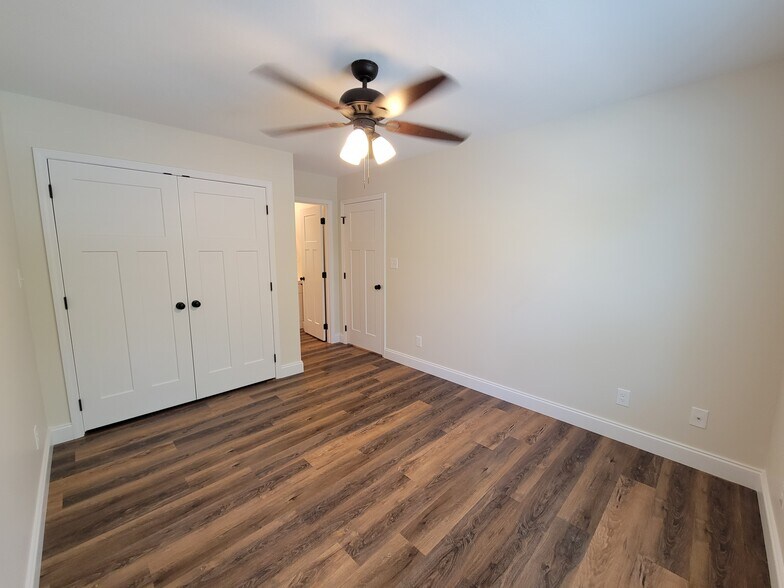 Master Bedroom - 519 Hendrickson St