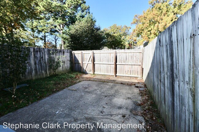 Building Photo - 3 br, 2.5 bath House - 2216 Sedgewick Drive