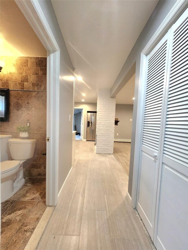 Building Photo - 18 Bamboo Ln