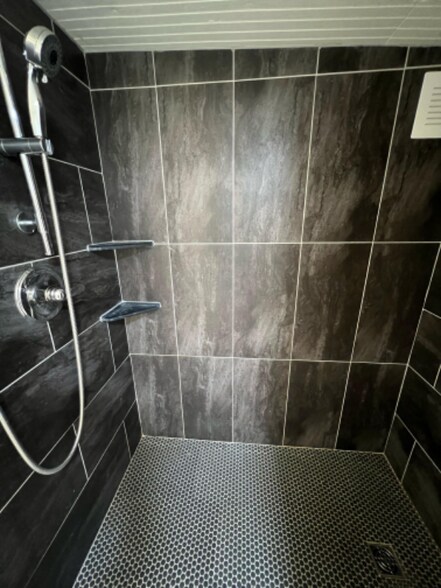 Building Photo - 119 W Main St