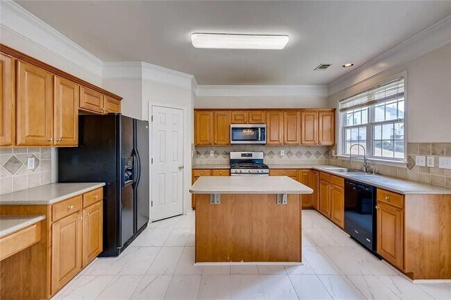 Building Photo - 520 Midhurst Pl